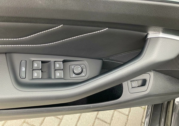 Volkswagen Passat cena 179900 przebieg: 17504, rok produkcji 2023 z Białobrzegi małe 704